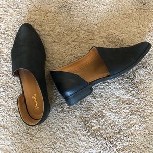 Quipid black boots